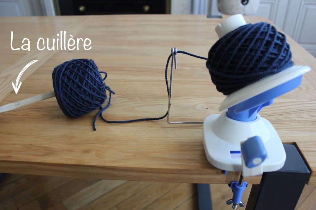 Tricot - Bobinage - comment mettre un écheveau en pelote - bobinoir - dévidoir Tricot - Bobinage - comment mettre un écheveau en pelote - bobinoir - dévidoir