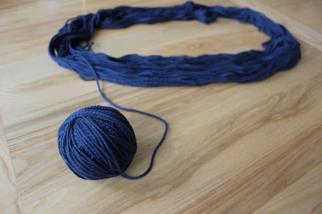 Tricot - Bobinage - comment mettre un écheveau en pelote - bobinoir - dévidoir Tricot - Bobinage - comment mettre un écheveau en pelote - bobinoir - dévidoir