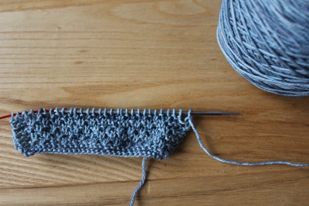 L'échantillon au tricot : comment et pourquoi le tricoter ?L'échantillon au tricot : comment et pourquoi le tricoter ?