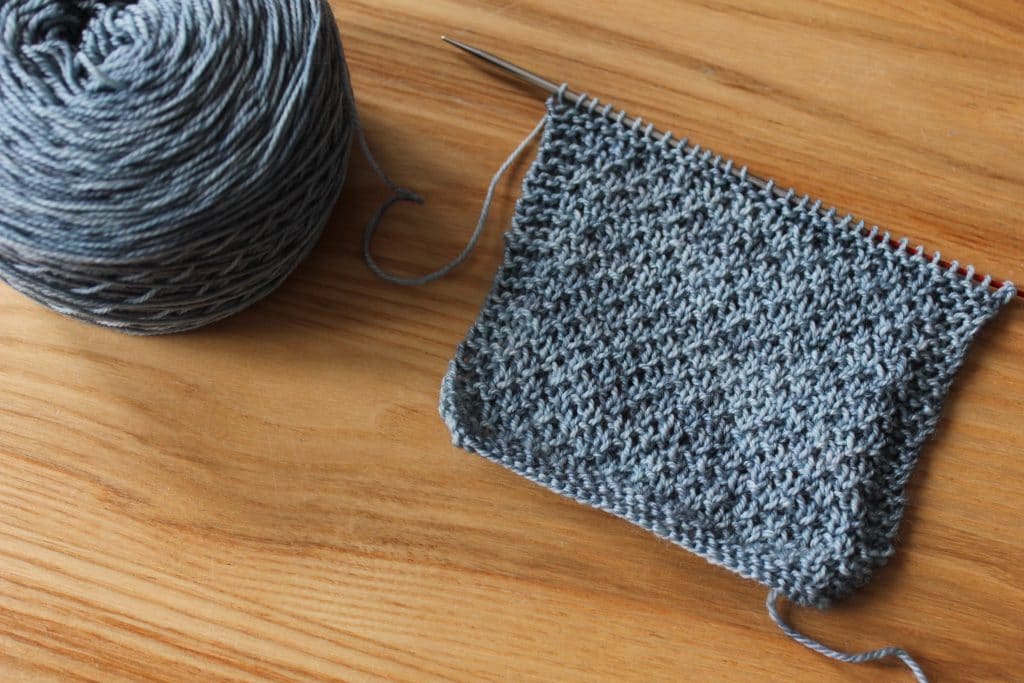 L'échantillon au tricot : comment et pourquoi le tricoter ?