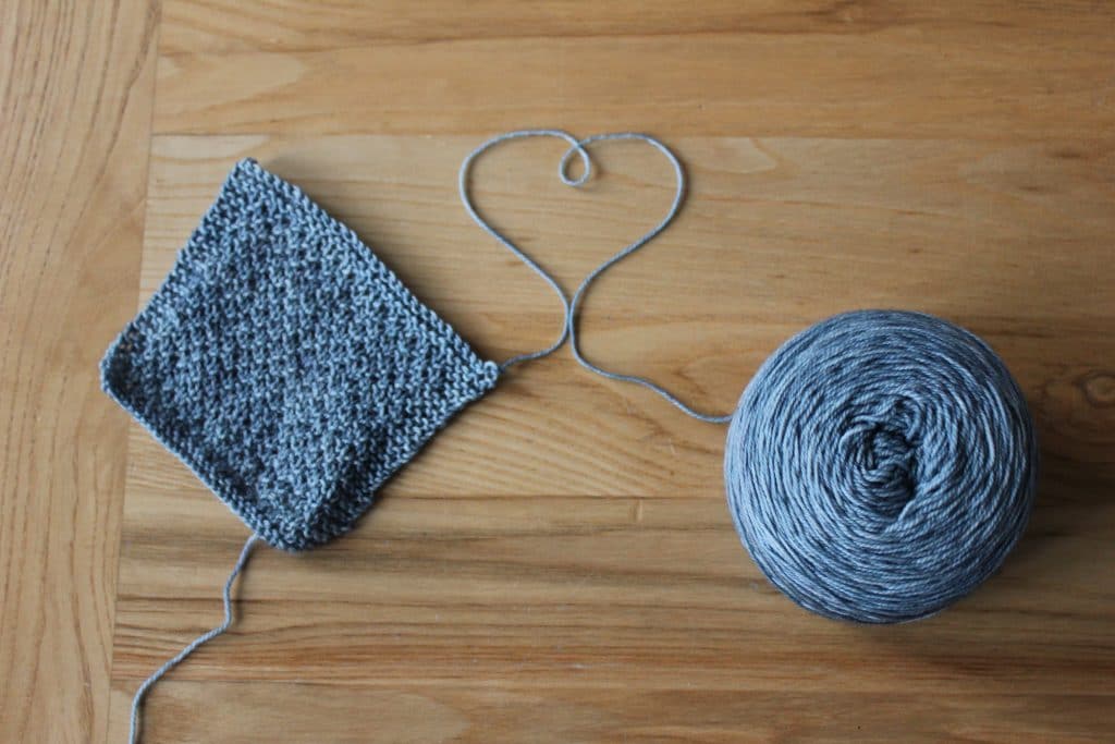 L'échantillon au tricot : comment et pourquoi le tricoter ?