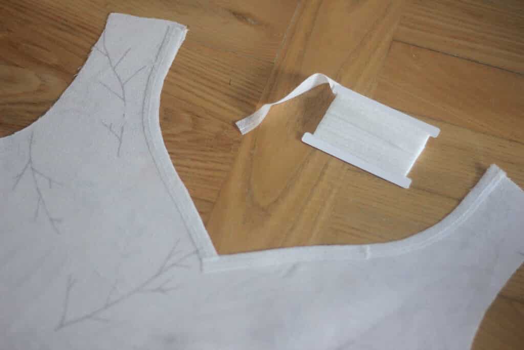 Coudre une encolure coeur