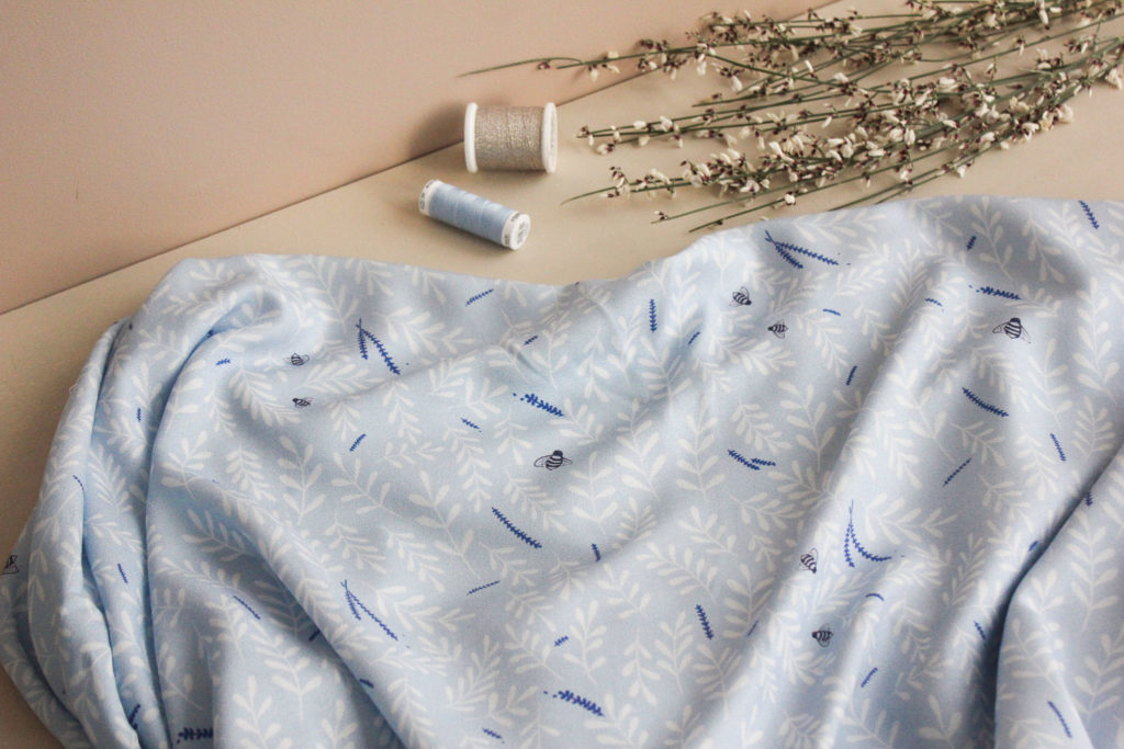 Tissu crêpe de viscose - Busy bee bleu - Lise Tailor