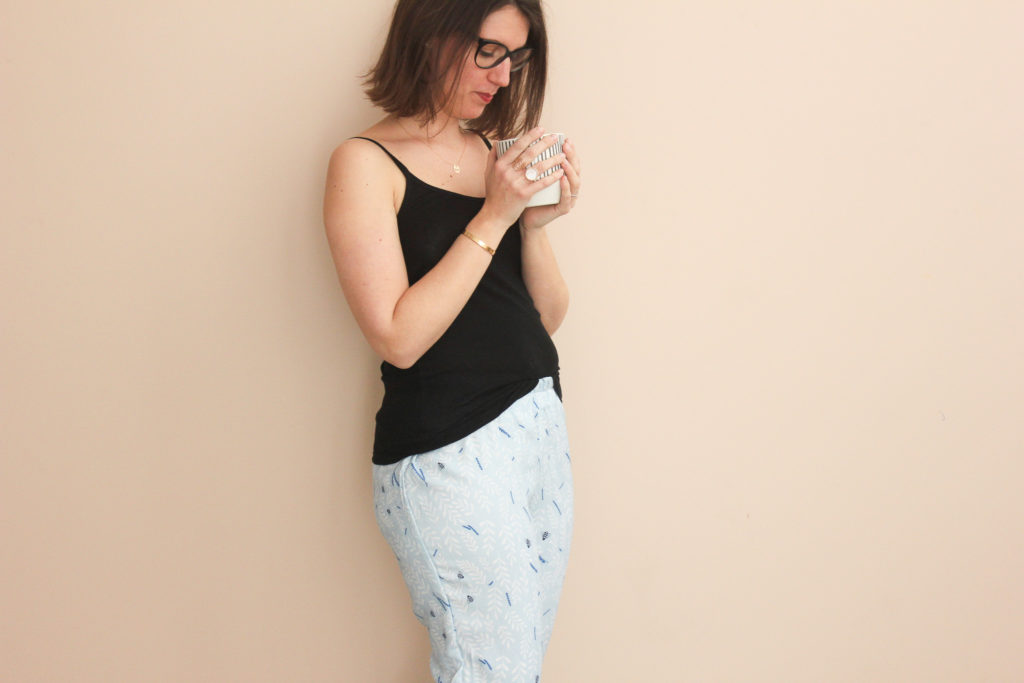 Tissu crêpe de viscose - Busy bee bleu - Pantalon Phileas - Anna Rose Pattern - Lise Tailor