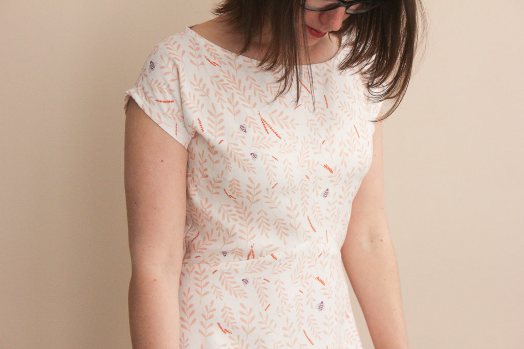 Tissu crêpe de viscose - Busy bee pêche - Robe Alina - Mouna Sew - Lise Tailor