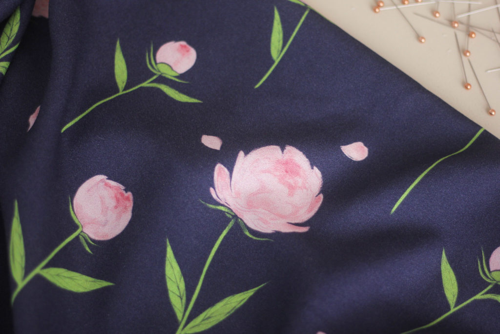 Tissu crêpe de viscose - Happy peony navy - Lise Tailor
