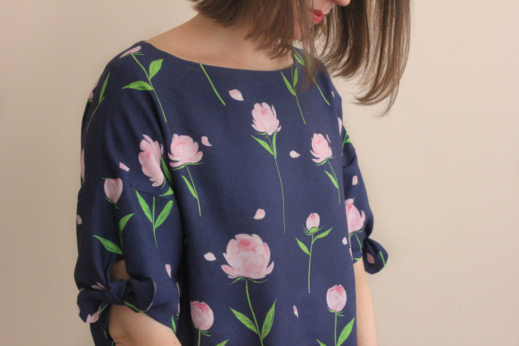 Tissu crêpe de viscose - Happy peony navy - Top Iris - Slow Sunday Paris - Lise Tailor