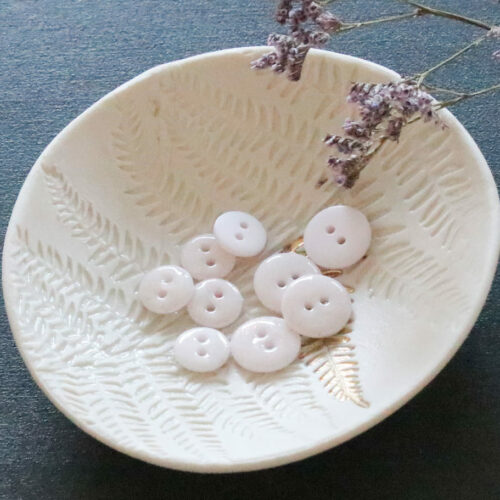 Alternative view of Bouton glitter deux trous - blanc cassé