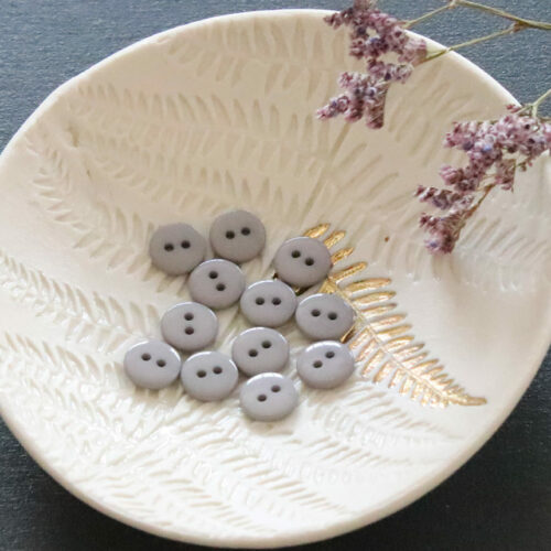 Bouton plat brillant - Gris perle