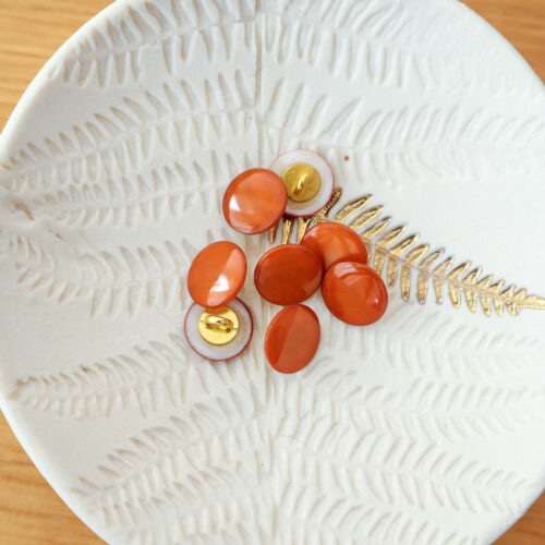 Alternative view of Bouton en nacre à queue - Caramel