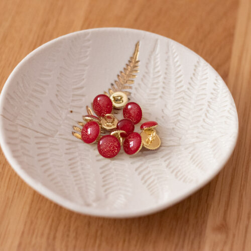 Alternative view of Bouton de bottine pailletté or - Rouge