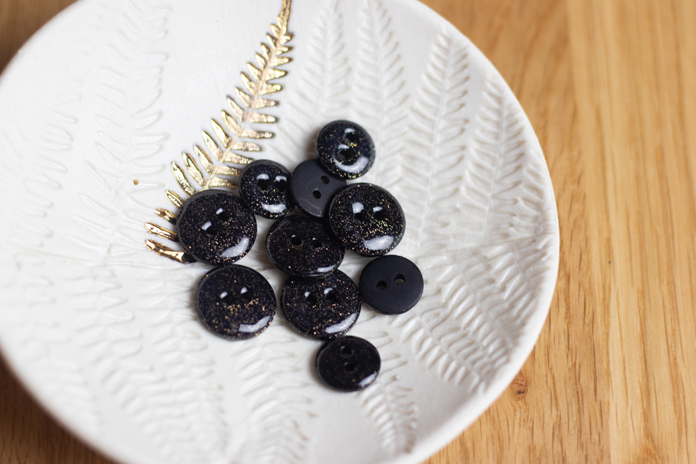 Bouton glitter deux trous - Noir – Image 2