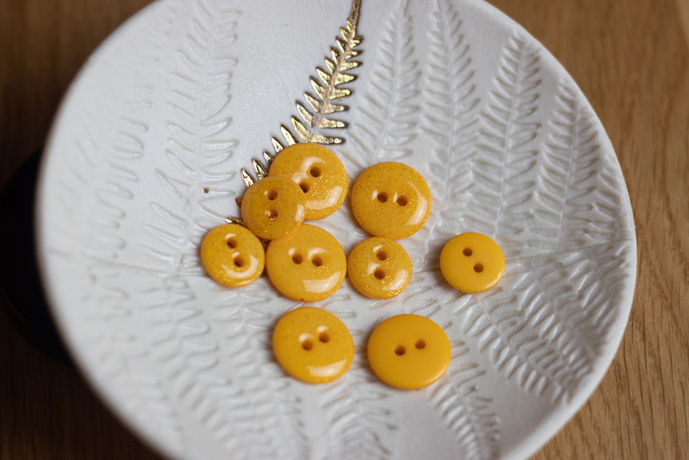 Bouton glitter deux trous - Jaune – Image 2