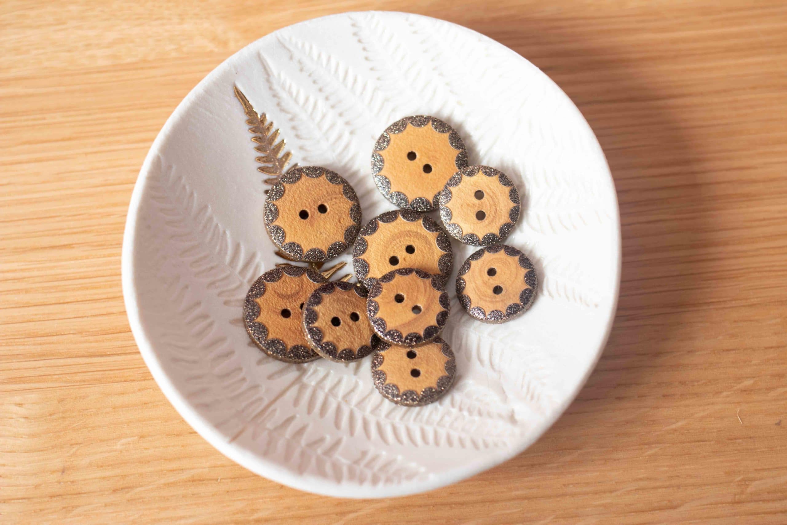 Boutons en bois Golden - Noir Doré