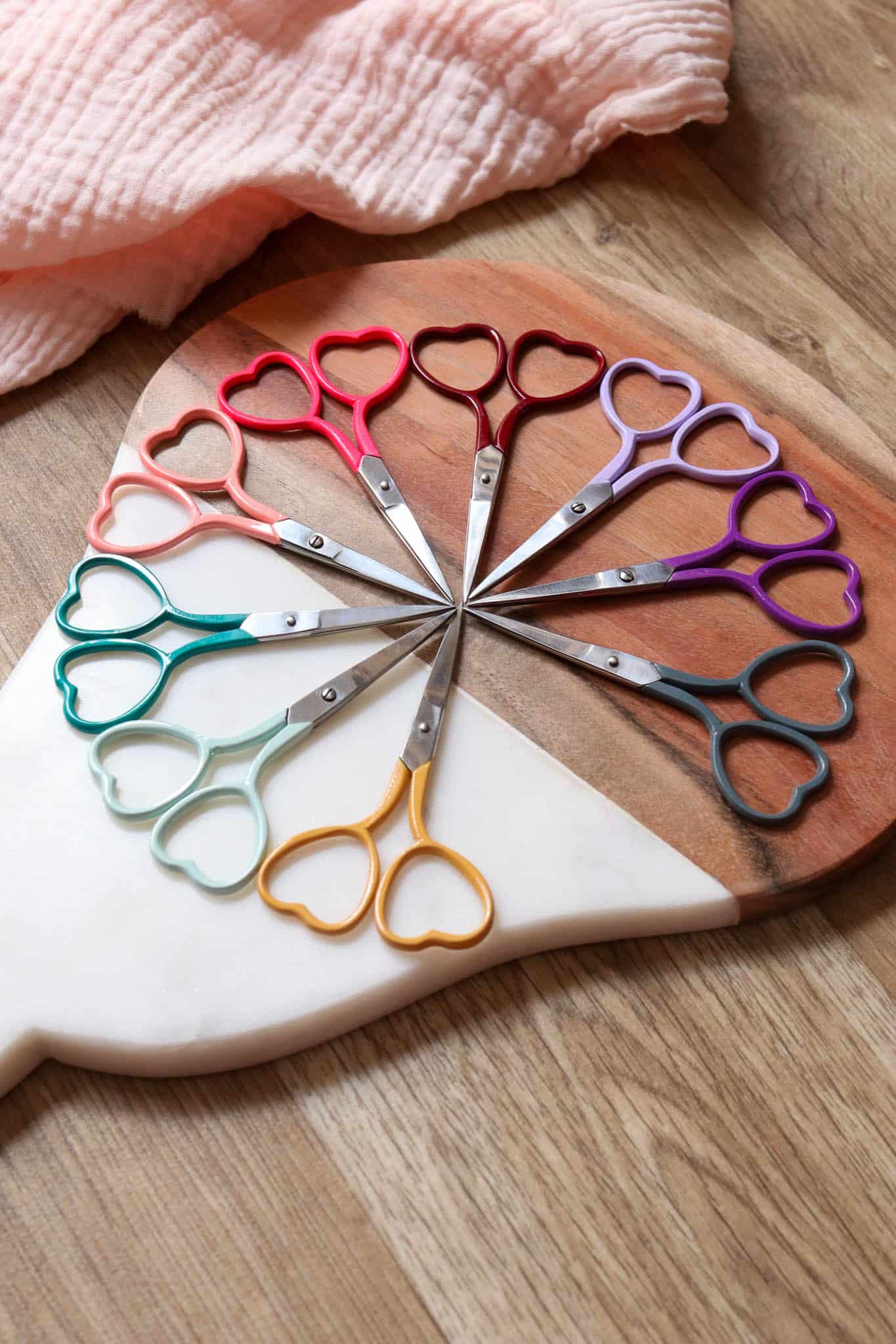 Ciseaux broderie coeur - Bordeaux – Image 3