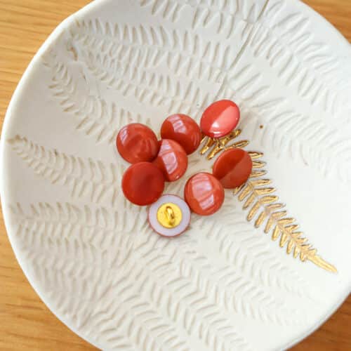 Alternative view of Bouton en nacre à queue - Terracotta