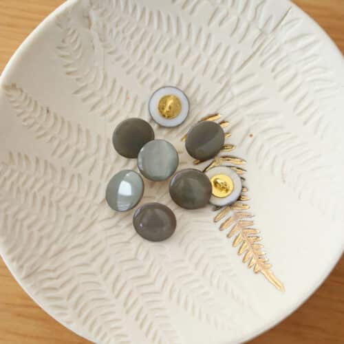 Alternative view of Bouton en nacre à queue - Verveine