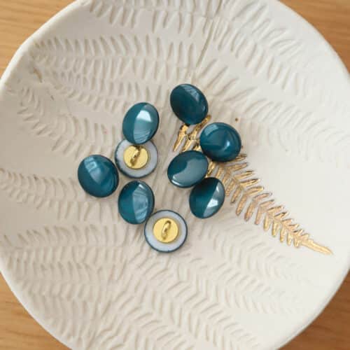 Alternative view of Bouton en nacre à queue - Vert