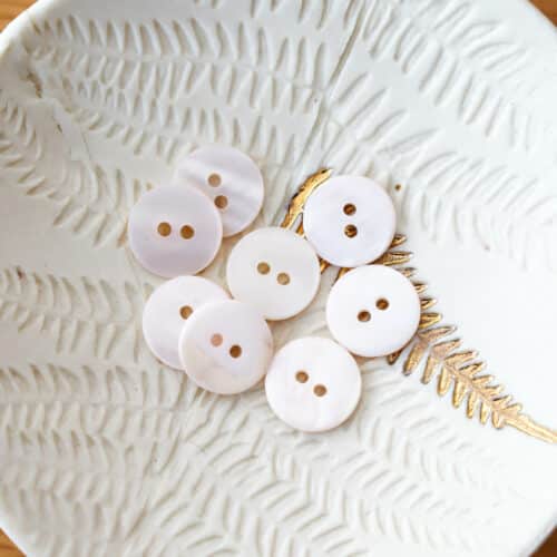 Bouton en nacre plat - Blanc cassé