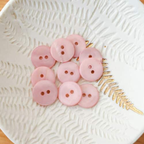 Bouton en nacre plat - Rose pâle
