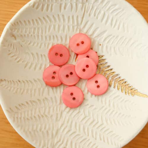 Alternative view of Bouton en nacre plat - Corail