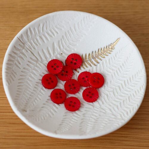 Alternative view of Bouton Pâquerette - Red Poppy