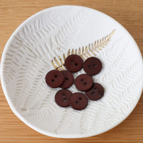 Alternative view of Bouton en nacre plat - Châtaigne