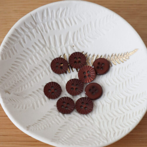 Alternative view of Bouton Pâquerette - Châtaigne